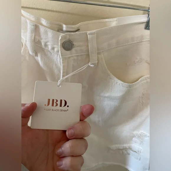 ✨NWT JBD White Denim Distressed Shorts Size M - Picture 9 of 13